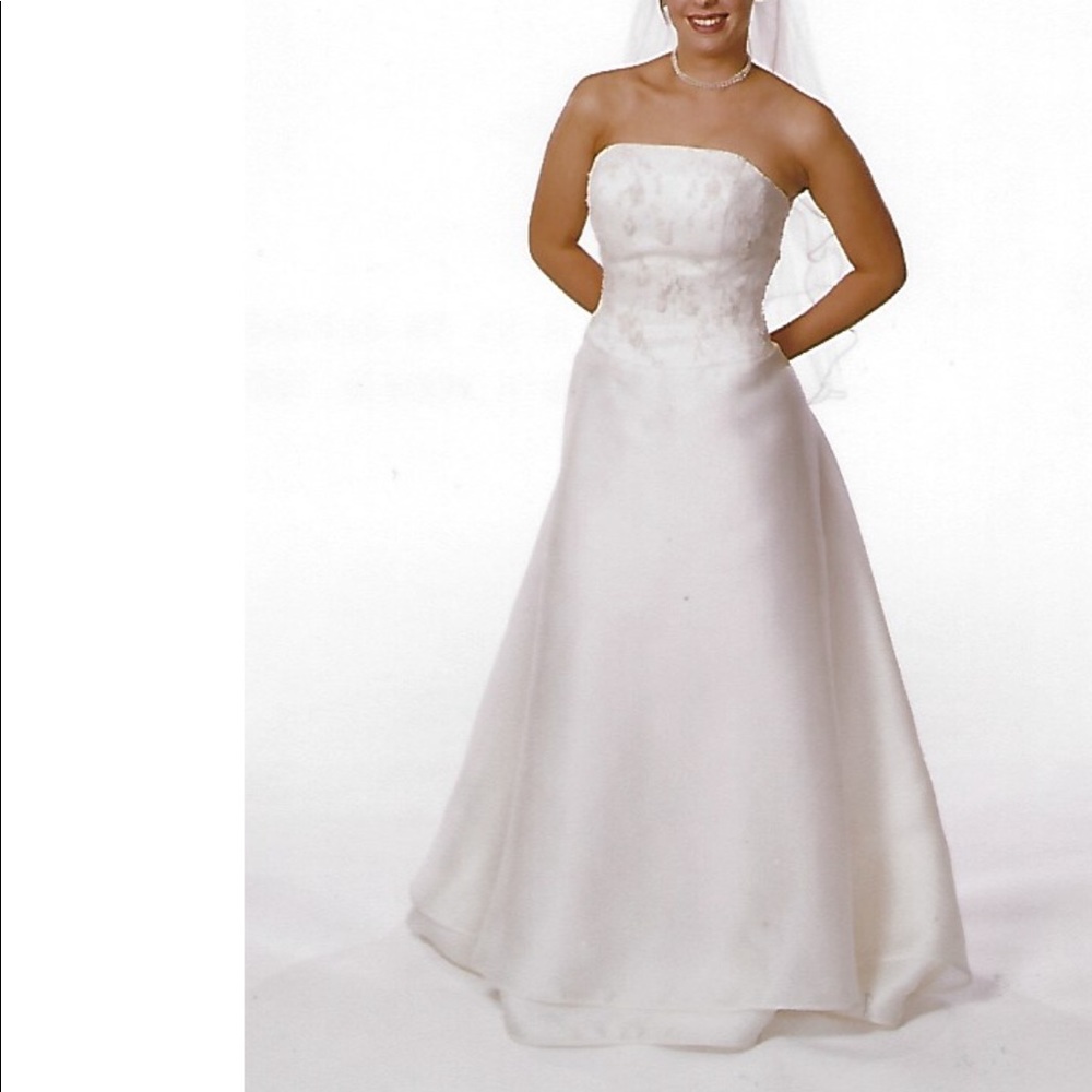 Gorgeous cotoure wedding dress!